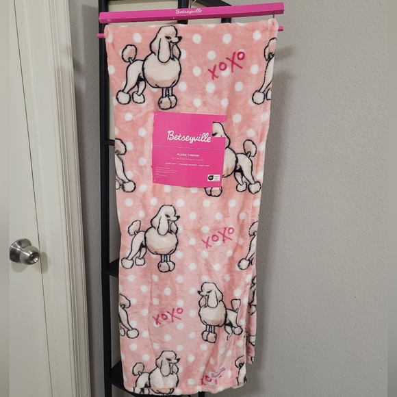 🐩💕Betseyville Pink Plush Throw Blanket w/ Pink Poodle Statue Bundle 💕🐩 - Picture 3 of 9